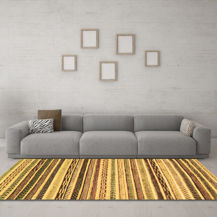 Machine Washable Abstract Brown Modern Rug in a Living Room,, wshabs2298brn