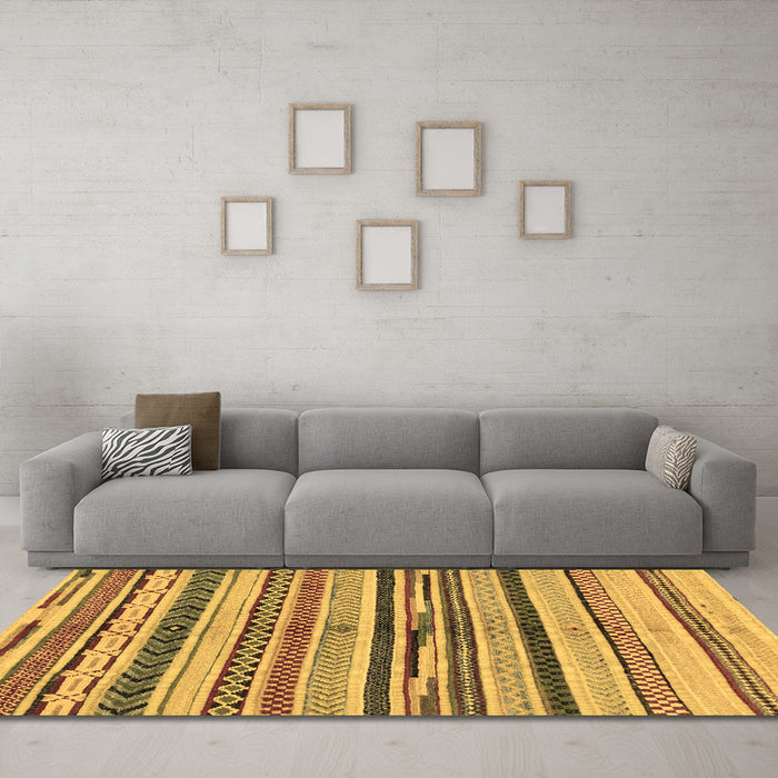 Machine Washable Abstract Brown Modern Rug in a Living Room,, wshabs2301brn