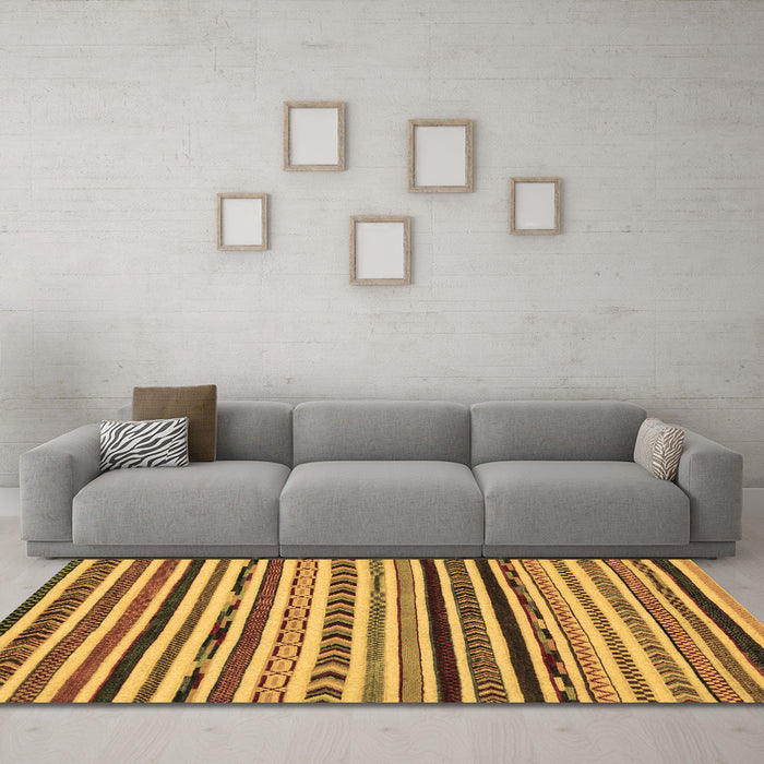 Machine Washable Oriental Brown Modern Rug in a Living Room,, wshabs2318brn