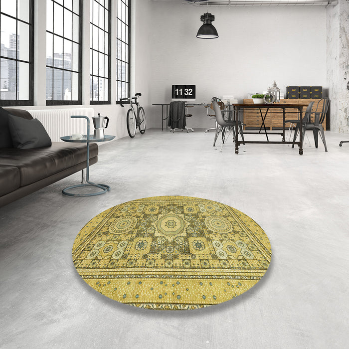 Round Abstract Golden Brown Yellow Modern Rug in a Office, abs2339