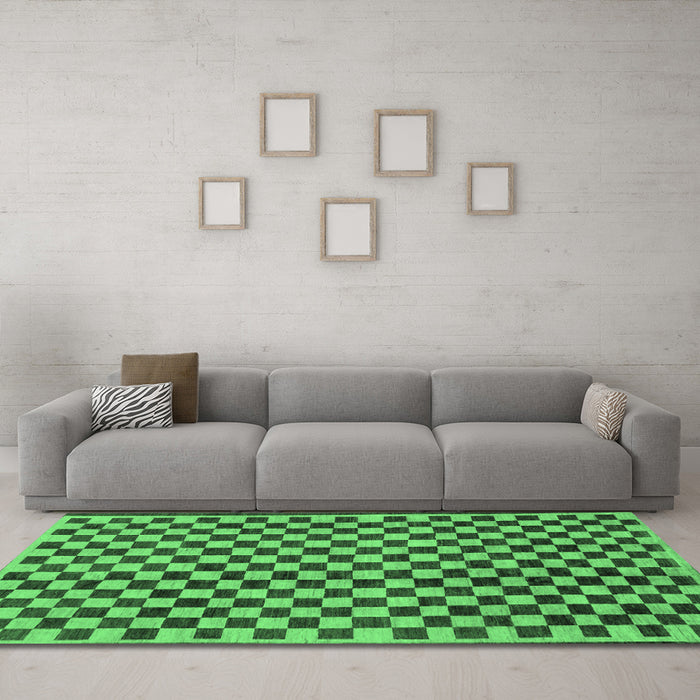 Machine Washable Checkered Emerald Green Modern Area Rugs in a Living Room,, wshabs233emgrn