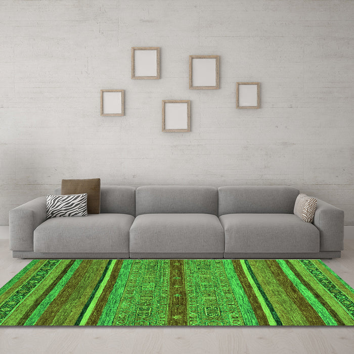 Machine Washable Abstract Green Modern Area Rugs in a Living Room,, wshabs2389grn