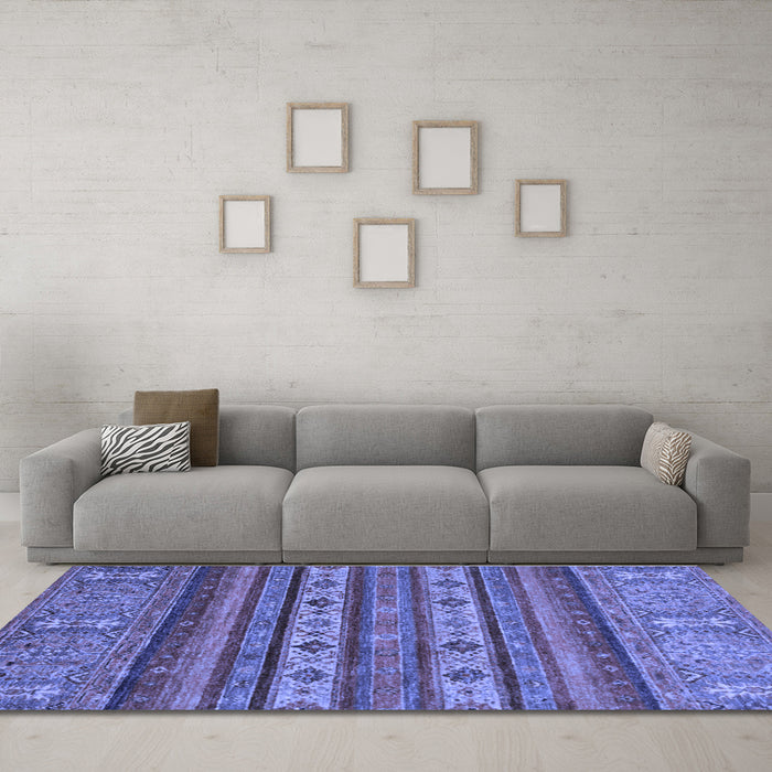 Machine Washable Abstract Blue Modern Rug in a Living Room, wshabs2417blu