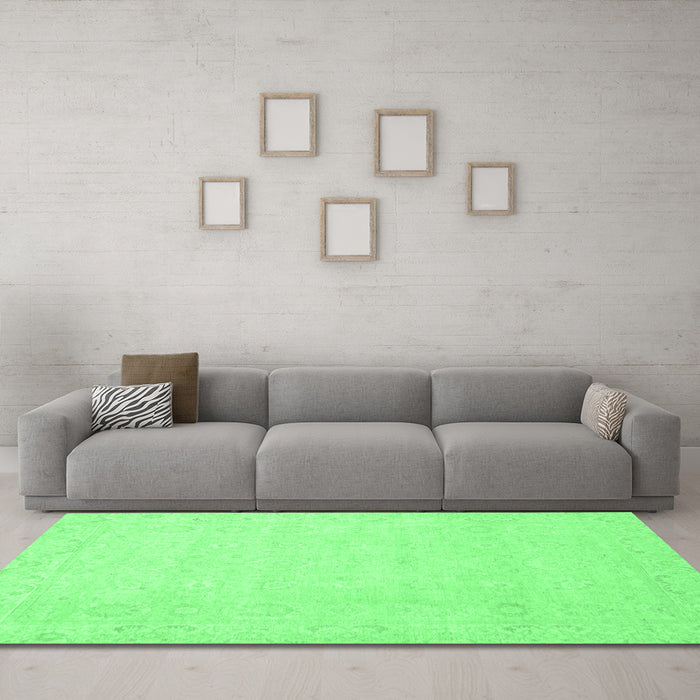 Machine Washable Abstract Emerald Green Modern Area Rugs in a Living Room,, wshabs2431emgrn