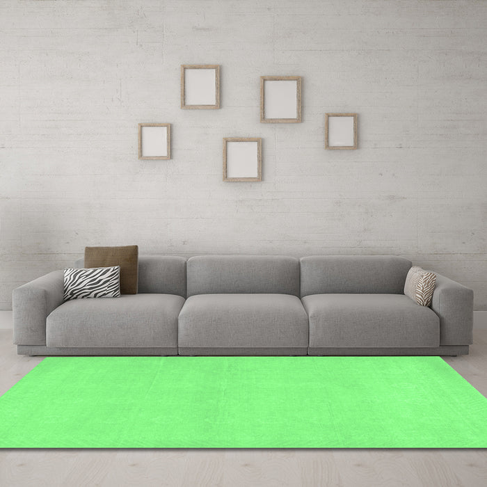 Machine Washable Abstract Emerald Green Modern Area Rugs in a Living Room,, wshabs2432emgrn