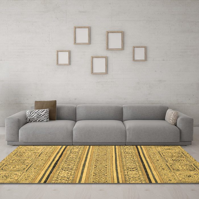 Machine Washable Abstract Brown Modern Rug in a Living Room,, wshabs2457brn