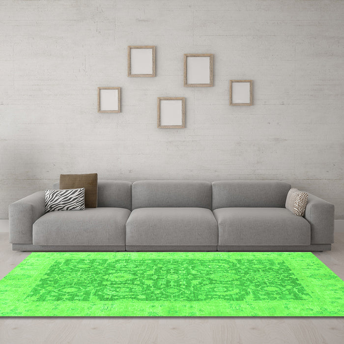 Machine Washable Oriental Green Traditional Area Rugs in a Living Room,, wshabs2459grn