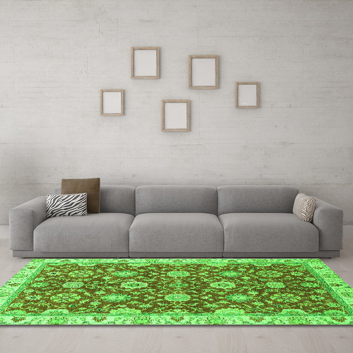Machine Washable Oriental Green Traditional Area Rugs in a Living Room,, wshabs2471grn