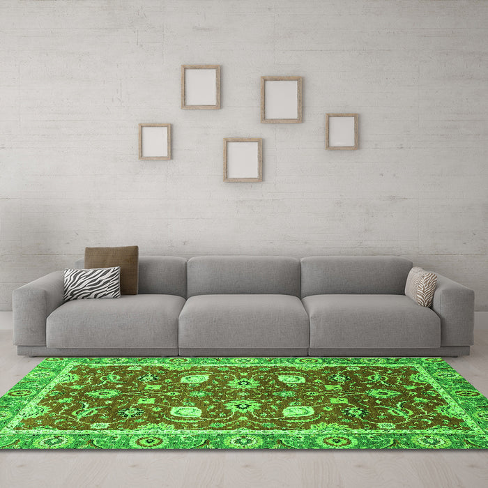 Machine Washable Oriental Green Traditional Area Rugs in a Living Room,, wshabs2472grn