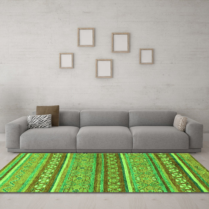 Machine Washable Abstract Green Modern Area Rugs in a Living Room,, wshabs2479grn