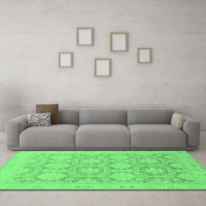 Machine Washable Oriental Emerald Green Traditional Area Rugs in a Living Room,, wshabs2495emgrn
