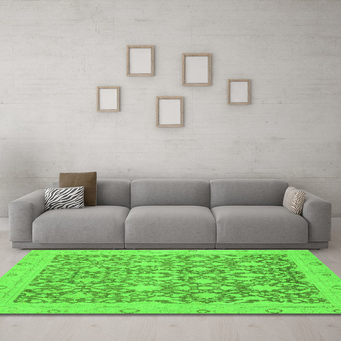 Machine Washable Oriental Green Traditional Area Rugs in a Living Room,, wshabs2497grn