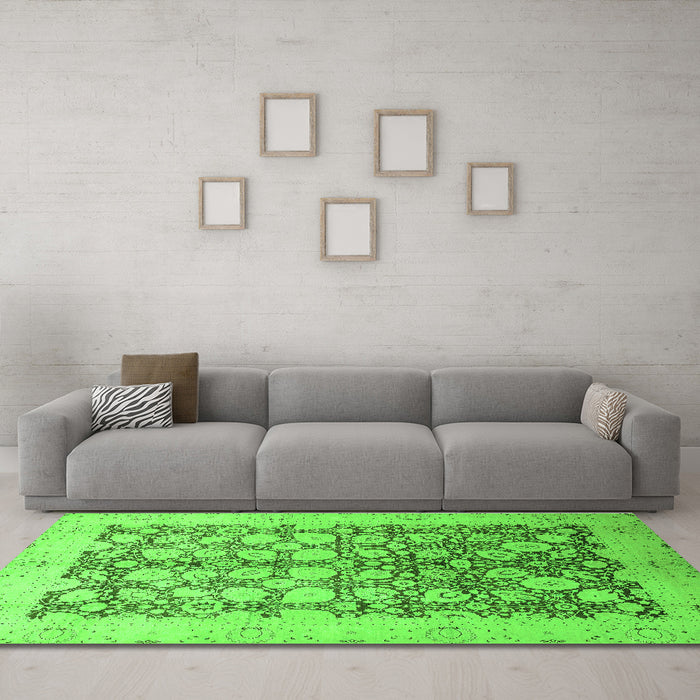 Machine Washable Oriental Green Traditional Area Rugs in a Living Room,, wshabs2498grn