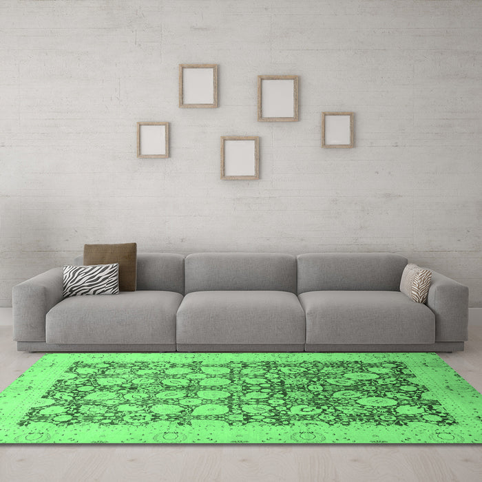 Machine Washable Oriental Emerald Green Traditional Area Rugs in a Living Room,, wshabs2498emgrn