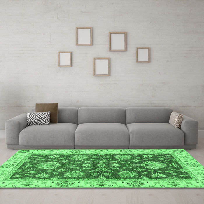 Machine Washable Oriental Emerald Green Traditional Area Rugs in a Living Room,, wshabs2500emgrn