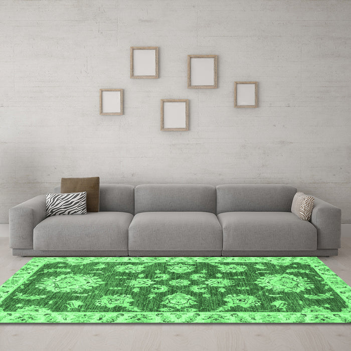 Machine Washable Oriental Emerald Green Traditional Area Rugs in a Living Room,, wshabs2508emgrn