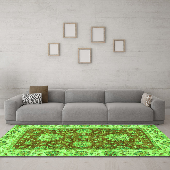Machine Washable Oriental Green Traditional Area Rugs in a Living Room,, wshabs2510grn