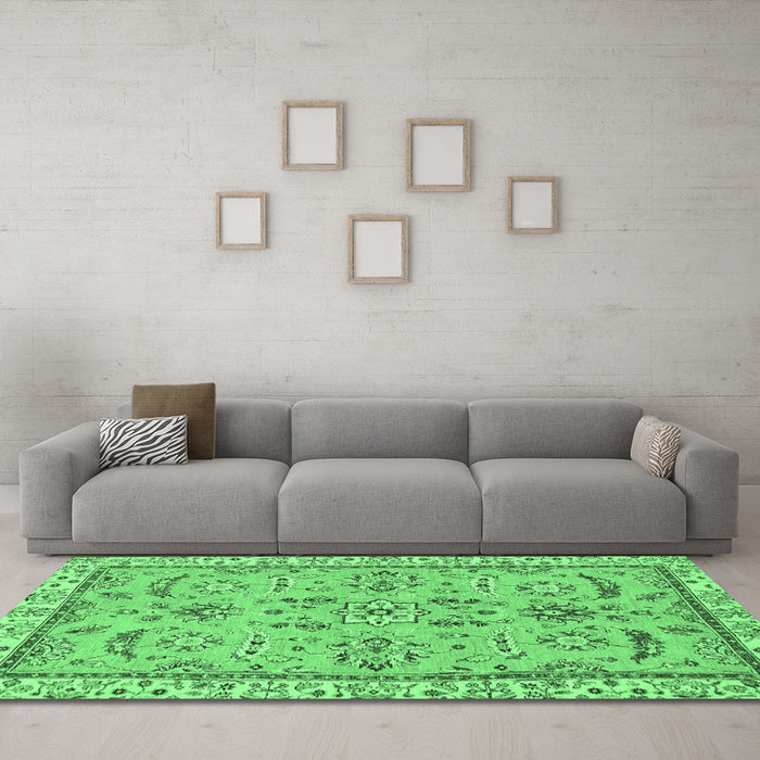 Machine Washable Oriental Emerald Green Traditional Area Rugs in a Living Room,, wshabs2511emgrn