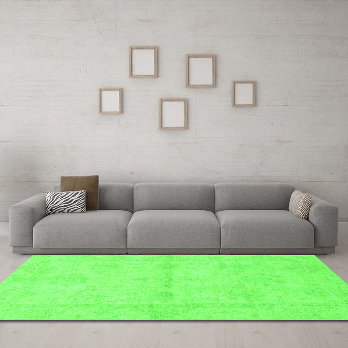 Machine Washable Abstract Green Modern Area Rugs in a Living Room,, wshabs2521grn