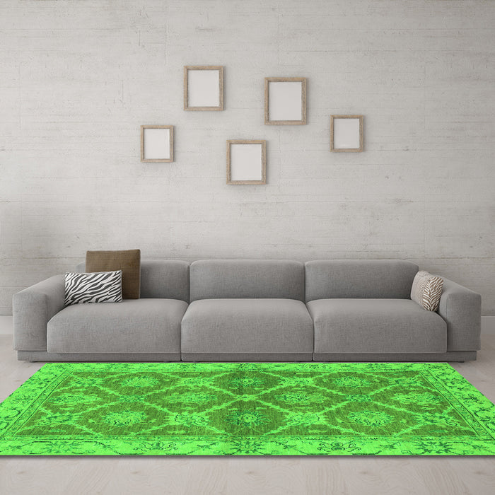 Machine Washable Abstract Green Modern Area Rugs in a Living Room,, wshabs2522grn