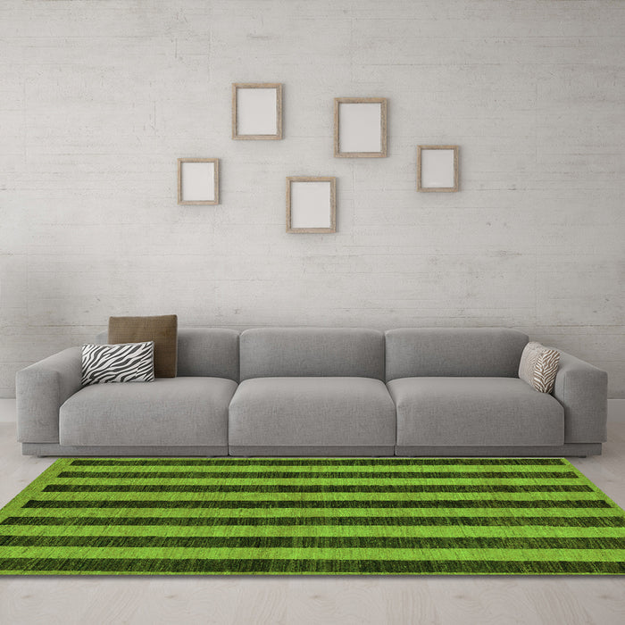 Machine Washable Abstract Green Modern Area Rugs in a Living Room,, wshabs252grn