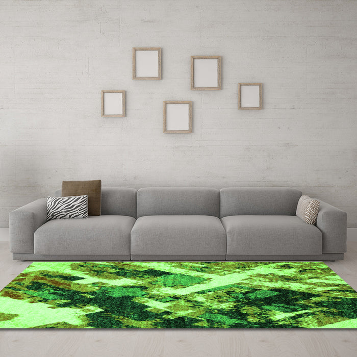 Machine Washable Abstract Green Modern Area Rugs in a Living Room,, wshabs2533grn