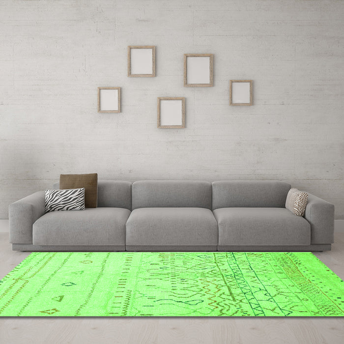 Machine Washable Abstract Green Modern Area Rugs in a Living Room,, wshabs2553grn