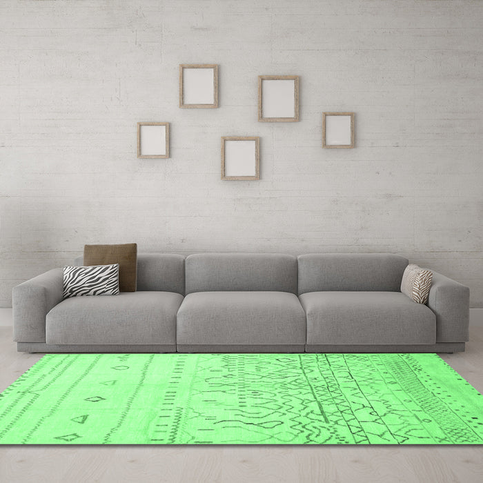 Machine Washable Abstract Emerald Green Modern Area Rugs in a Living Room,, wshabs2553emgrn