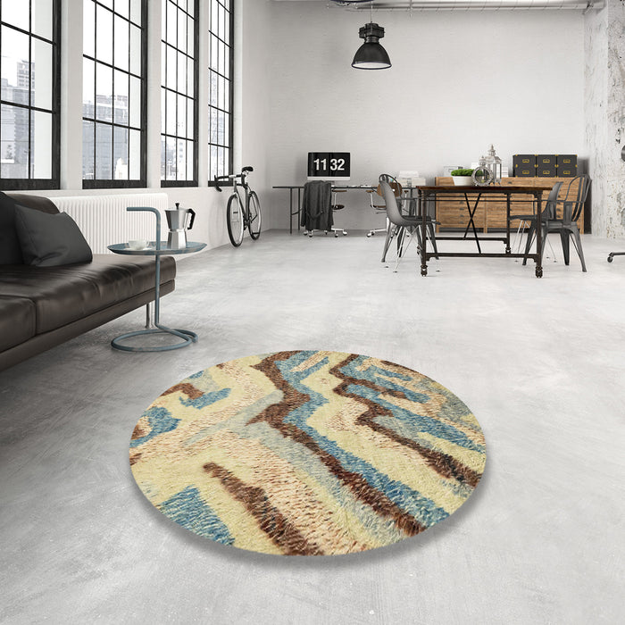 Round Machine Washable Abstract Brown Gold Rug in a Office, wshabs2555