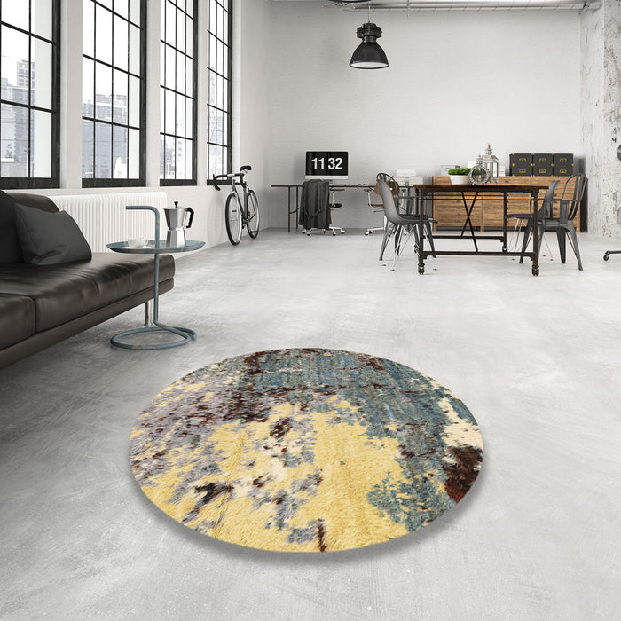 Round Machine Washable Abstract Ash Gray Rug in a Office, wshabs2557