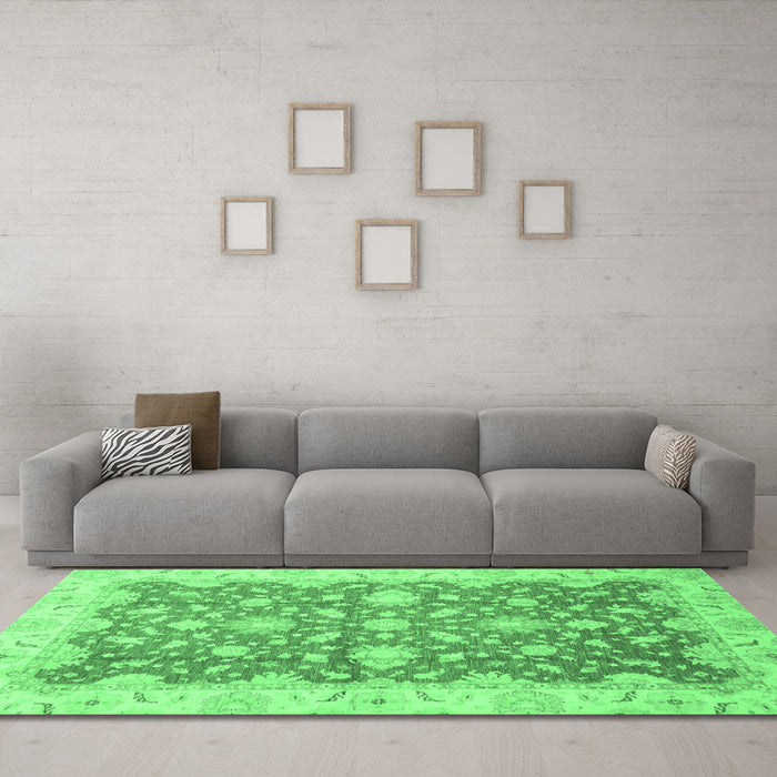Machine Washable Oriental Emerald Green Traditional Area Rugs in a Living Room,, wshabs2577emgrn