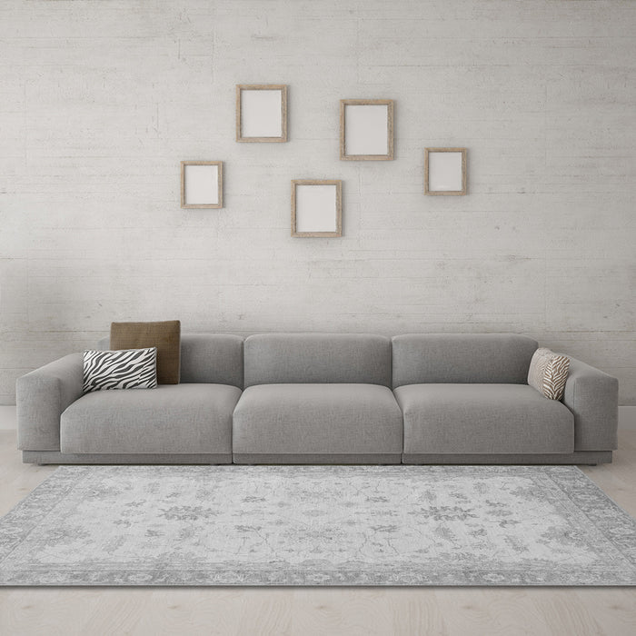 Machine Washable Oriental Gray Traditional Rug in a Living Room,, wshabs2578gry