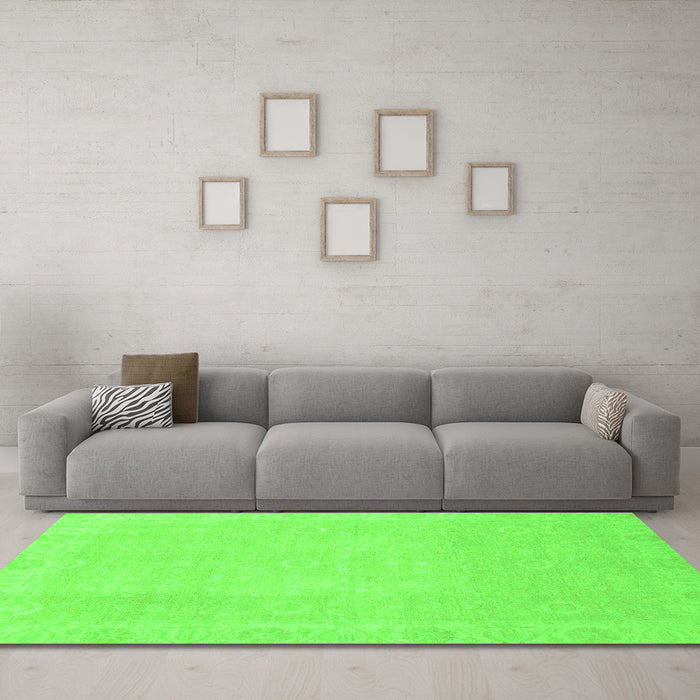Machine Washable Abstract Green Modern Area Rugs in a Living Room,, wshabs2590grn