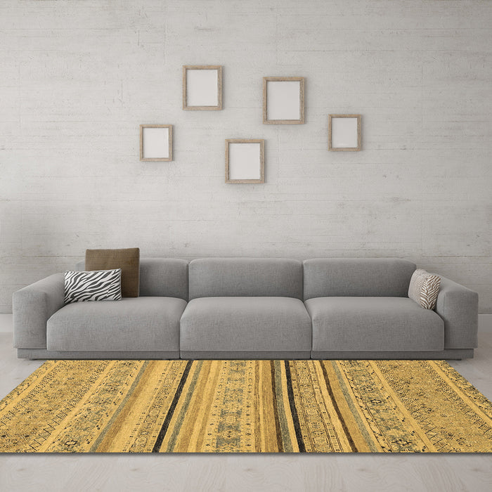Machine Washable Abstract Brown Modern Rug in a Living Room,, wshabs2591brn