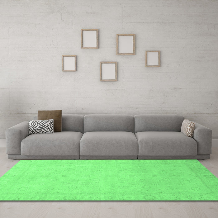 Machine Washable Abstract Emerald Green Modern Area Rugs in a Living Room,, wshabs2595emgrn
