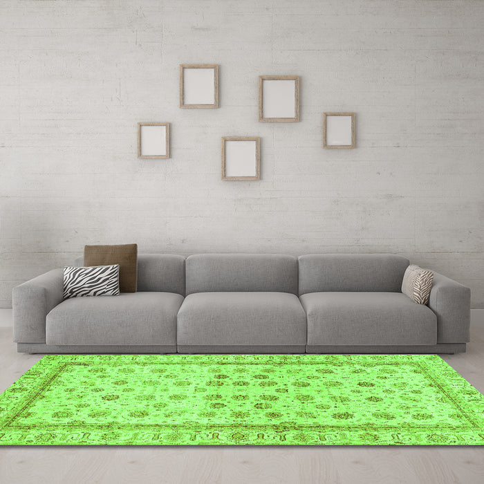Machine Washable Oriental Green Traditional Area Rugs in a Living Room,, wshabs25grn