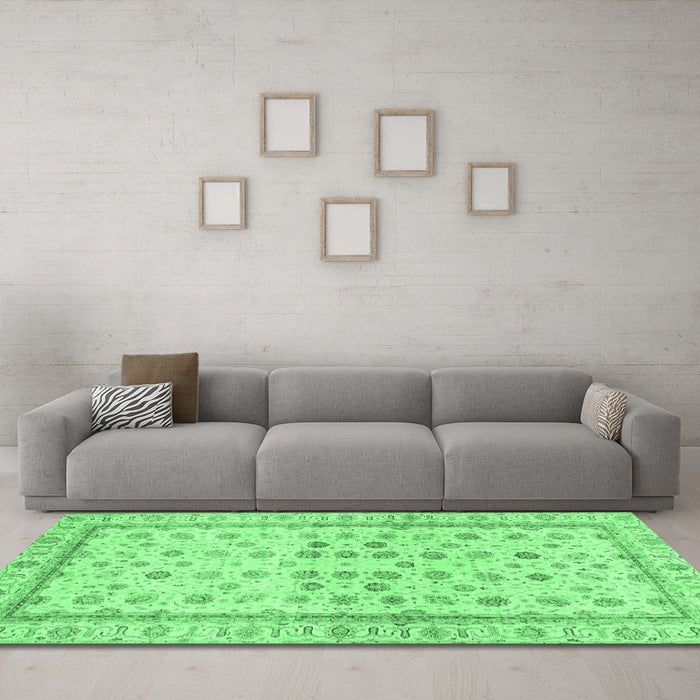 Machine Washable Oriental Emerald Green Traditional Area Rugs in a Living Room,, wshabs25emgrn