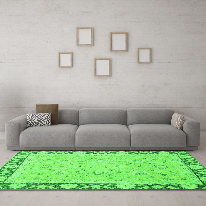 Machine Washable Oriental Green Traditional Area Rugs in a Living Room,, wshabs2615grn