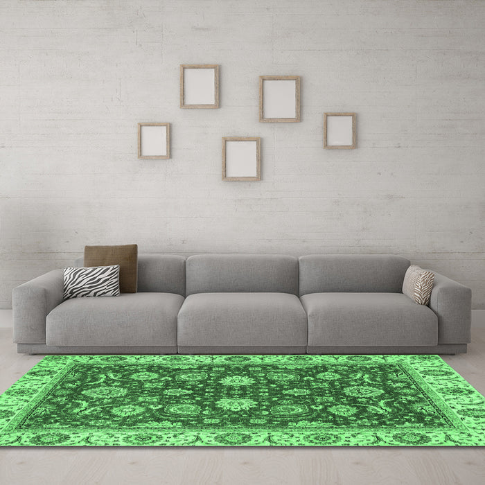 Machine Washable Oriental Emerald Green Traditional Area Rugs in a Living Room,, wshabs2621emgrn