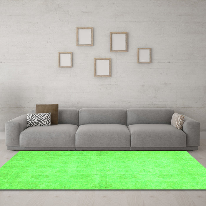 Machine Washable Oriental Green Modern Area Rugs in a Living Room,, wshabs2638grn