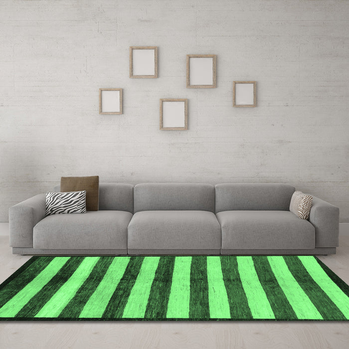 Machine Washable Oriental Emerald Green Modern Area Rugs in a Living Room,, wshabs263emgrn