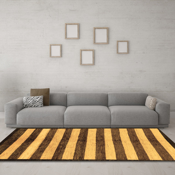 Machine Washable Oriental Brown Modern Rug in a Living Room,, wshabs263brn
