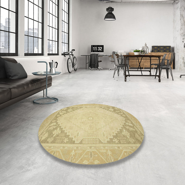 Round Abstract Metallic Gold Oriental Rug in a Office, abs2659