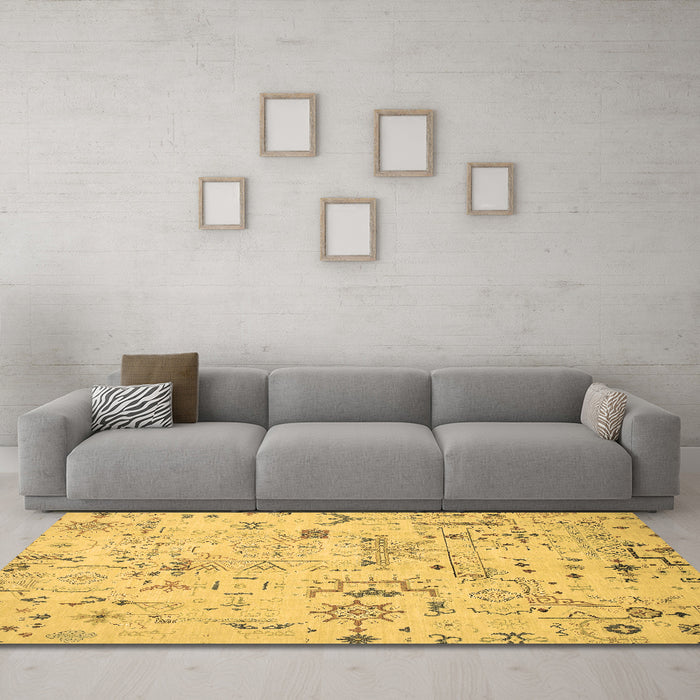 Machine Washable Abstract Brown Modern Rug in a Living Room,, wshabs2669brn