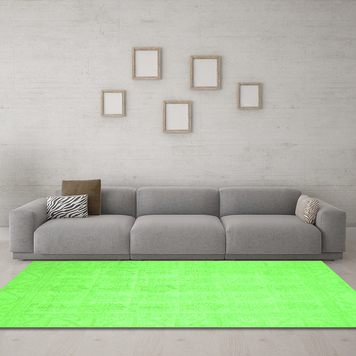 Machine Washable Oriental Green Traditional Area Rugs in a Living Room,, wshabs2673grn