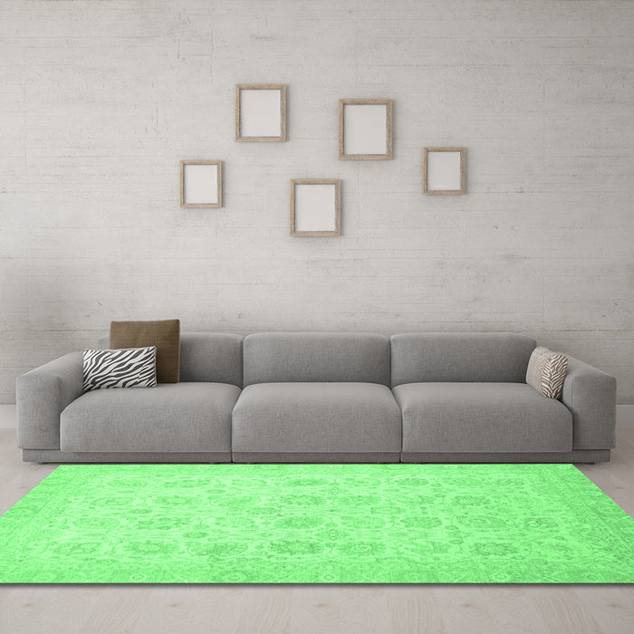 Machine Washable Oriental Emerald Green Traditional Area Rugs in a Living Room,, wshabs2677emgrn