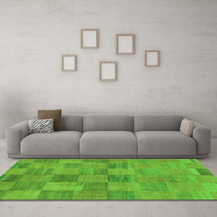 Machine Washable Oriental Green Modern Area Rugs in a Living Room,, wshabs267grn