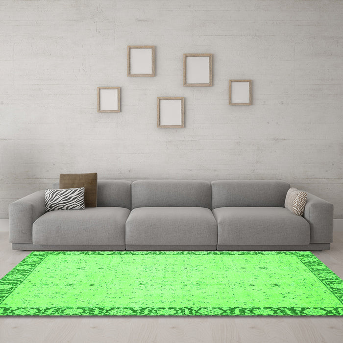 Machine Washable Oriental Green Traditional Area Rugs in a Living Room,, wshabs2680grn