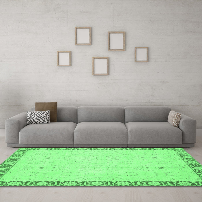 Machine Washable Oriental Emerald Green Traditional Area Rugs in a Living Room,, wshabs2680emgrn