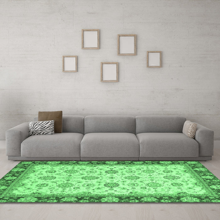Machine Washable Oriental Emerald Green Traditional Area Rugs in a Living Room,, wshabs2695emgrn